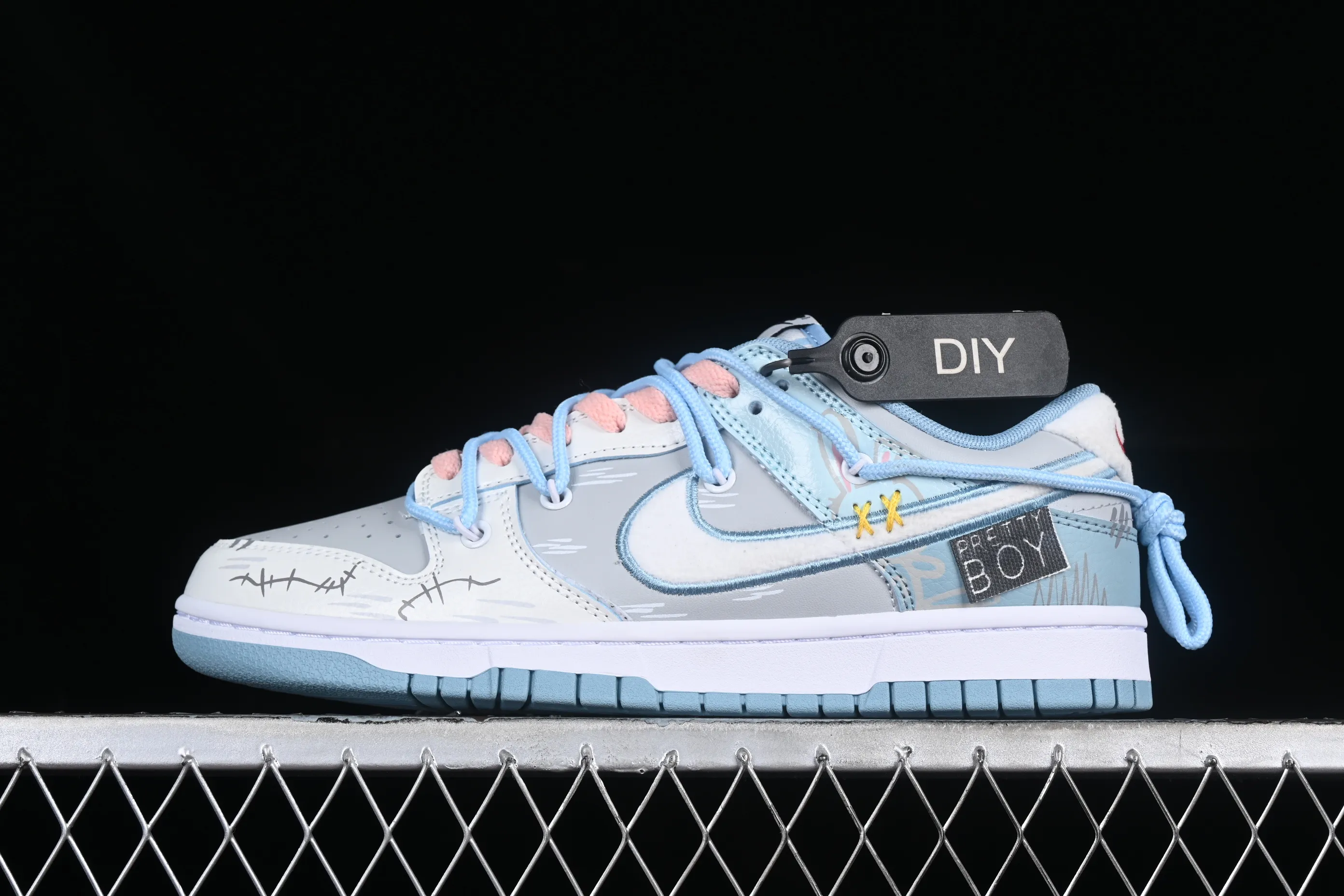 All Categories Nk SB Dunk Series Nk SB Dunk Low Low-top sneakers Nk Dunk Low CNY Made in Cass Hand-painted rabbit Gray blue and white SB strap deconstructed low-top casual sneakers FB1871-011